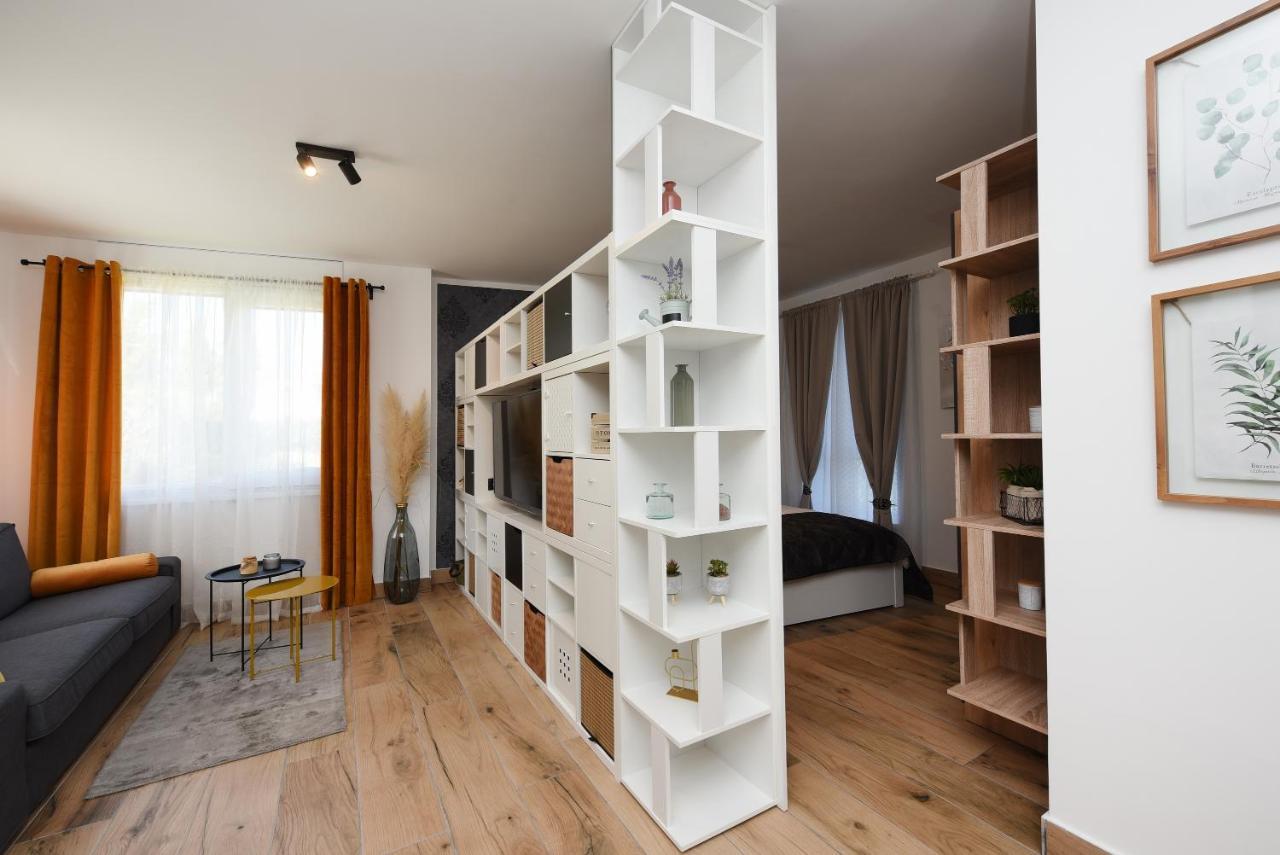 Apartment Feel Good & *