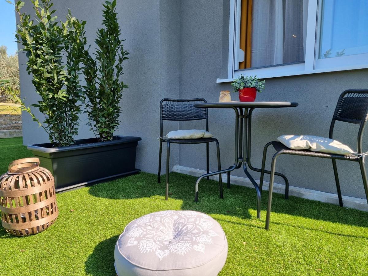 Apartment Feel Good & *