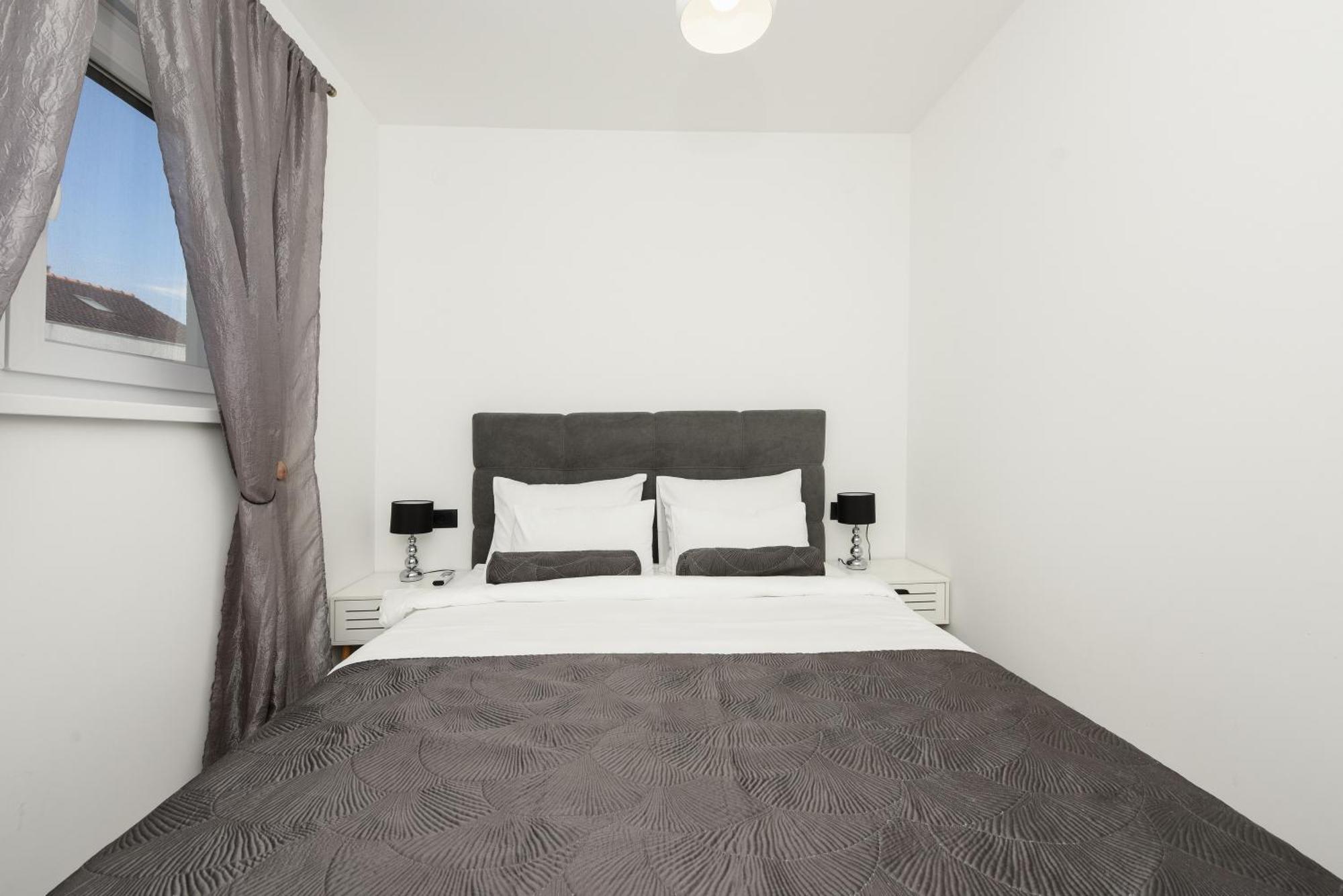 Apartment Feel Good & *