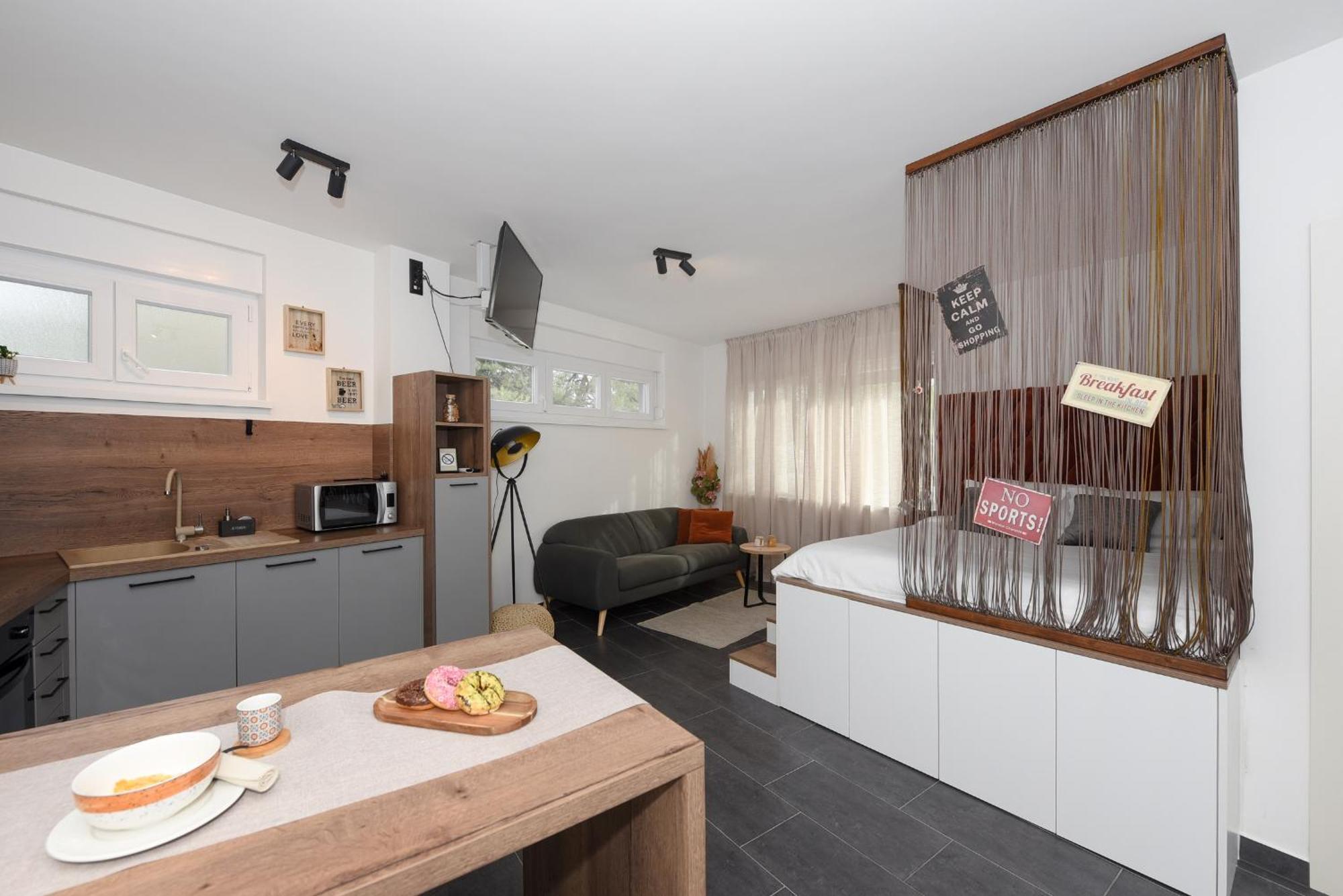 Apartment Feel Good & *